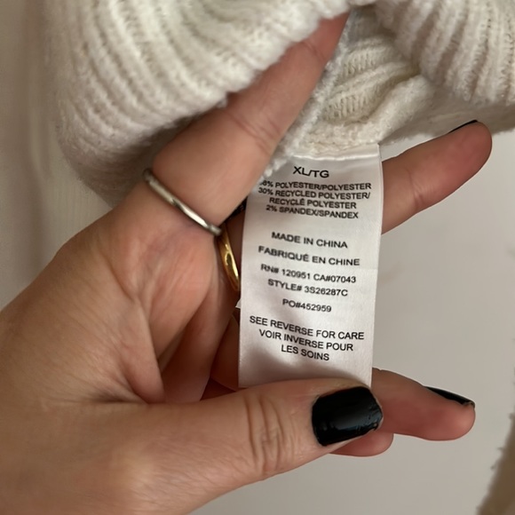 White sweater - Picture 4 of 6